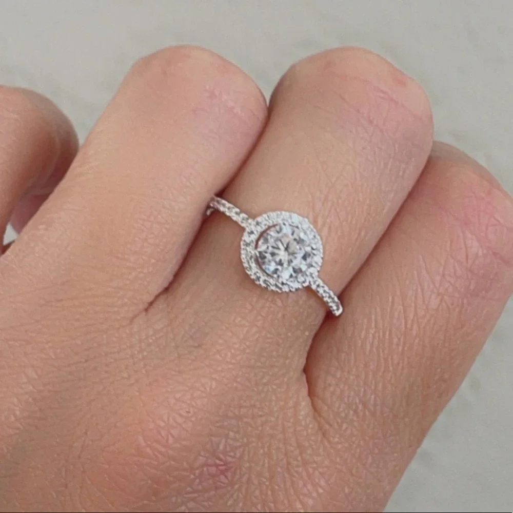 Sterling Silver Round Diamond Ring with Halo​